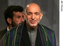 Hamid Karzai arrives for his address at Woodrow Wilson International Center in Washington, Sept. 25, 2006 