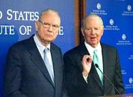 Co-chairmen of the Iraq Study Group Lee Hamilton (l) and James Baker  