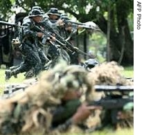 A special operations platoon of the Philippine Marine Battalion Landing Team conduct military exercise in Jolo, 05 Feb 2007