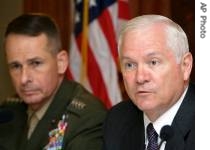 US Defense Secretary Robert Gates right, and General Peter Pace, US Chairman of the Joint Chiefs of Staff, in Singapore, 03 June 2007