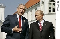 President Bush, (l), and Russian President Vladimir Putin talk to reporters after their meeting in Heiligendamm, Germany, 07 Jun 2007