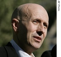 BBC reporter Alan Johnston speaks to the media during a press conference at the British consulate in Jerusalem, 04 Jul 2007