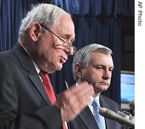 Sen. Carl Levin, (l), accompanied by Sen. Jack Reed, D-R.I., discusses legislation to change the course of the war in Iraq during a news conference on Capitol Hill, 10 July 2007 