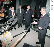 US nuclear envoy Christopher Hill, right, speaks to journalists after meeting with North Korean negotiator Kim Kye Gwan, in Beijing 17 Jul 2007