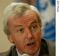 UN emergency humanitarian coordinator John Holmes gives a press conference in Nairobi, Kenya, 14 May 2007