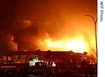 Firemen organize around buildings set on fire by a TAM airlines A320 aircraft that crashed in Sao Paulo, Brazil, 17 July 2007 