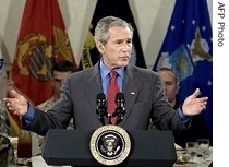 President George Bush makes remarks during lunch with the troops at Charleston Air Force Base in South Carolina, 24 July 2007