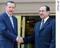 Iraqi Prime Minister Nouri al-Maliki (r) and his Turkish counterpart Recep Tayyip Erdogan (l) shake hands before a meeting, 07 Aug 2007