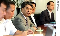 Lee Jae-jeong, center, presides over meeting to prepare for South and North Korea summit meeting at Unification Ministry in Seoul, 09 Aug 2007