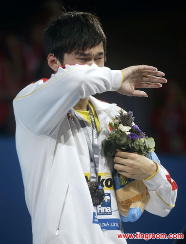 Sun Yang defends 800 meters freestyle title at worlds