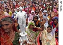 Supporter of Bahujan Samaj Party, which outlawed discrimination based on caste, holds a statue of Bhim Rao Ambedkar, Allahabad, India, 23 Mar 2007 