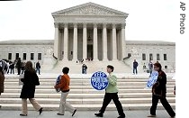 Pro-abortion demonstrators in front of the US Supreme Court in Washington DC, 18 Apr 2007 