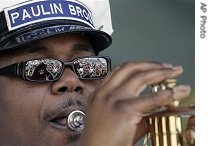 Phillip Paulin belts out a tune during his set at the New Orleans Jazz and Heritage Festival, 29 April 2007