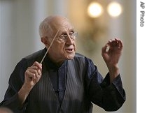 Mstislav Rostropovich conducts The Grand Symphonic Orchestra during a rehearsal of a concert of music at Moscow's Conservatory, 22 Sept 2006