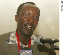 Kenya Airways CEO Titus Naikuni gives a press conference in Nairobi, 05 May 2007 