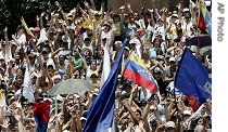 Demonstrators march in support of opposition-aligned television station, Radio Caracas Television, RCTV, in Caracas, Saturday, 19 May 2007