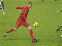  Peter Crouch in action, photo by Phil Chambers