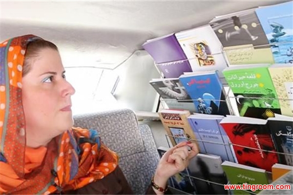 Book-loving couple launch mobile bookstore.